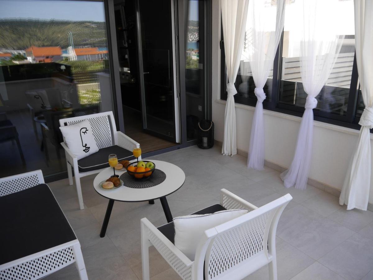 Apartment "Mon Ami" Трогир Екстериор снимка