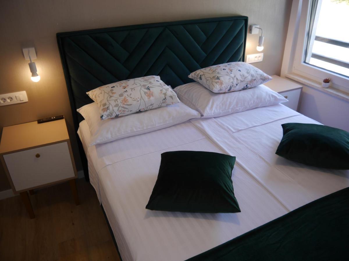 Apartment "Mon Ami" Трогир Екстериор снимка