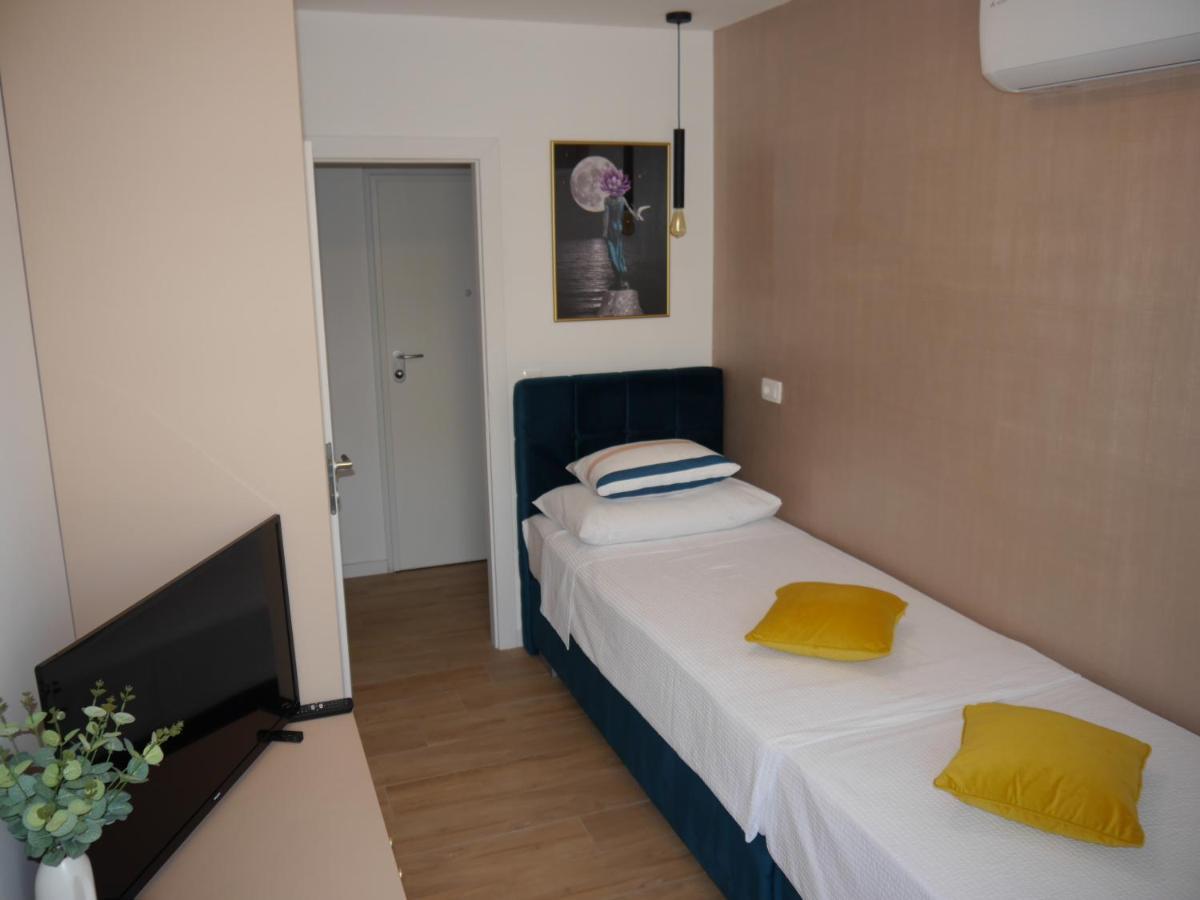Apartment "Mon Ami" Трогир Екстериор снимка