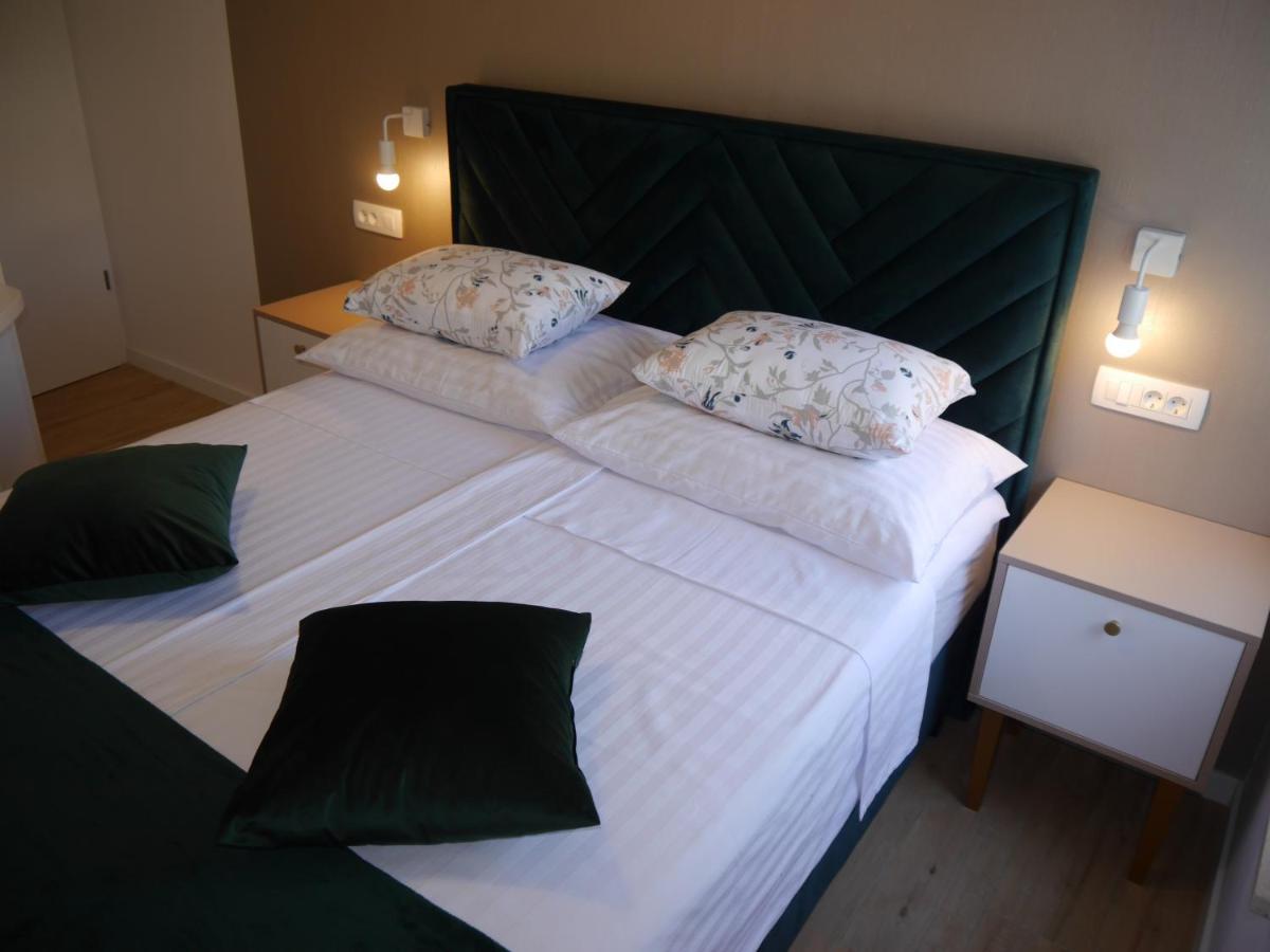Apartment "Mon Ami" Трогир Екстериор снимка