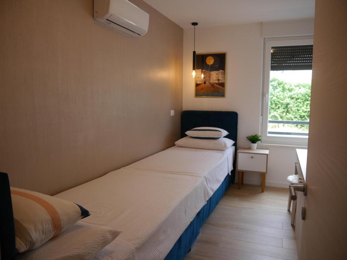 Apartment "Mon Ami" Трогир Екстериор снимка